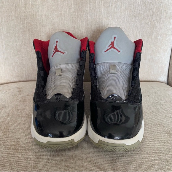 Air Jordan CN8094-006 Max Aura 2 Sneakers Basketball Size 7Y - Picture 3 of 12